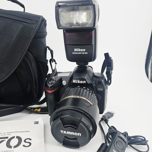 Nikon D70S 6.1MP Digital SLR Camera Kit 18-70mm Nikkor 4-5.6/70-300 TESTED - Picture 2 of 16